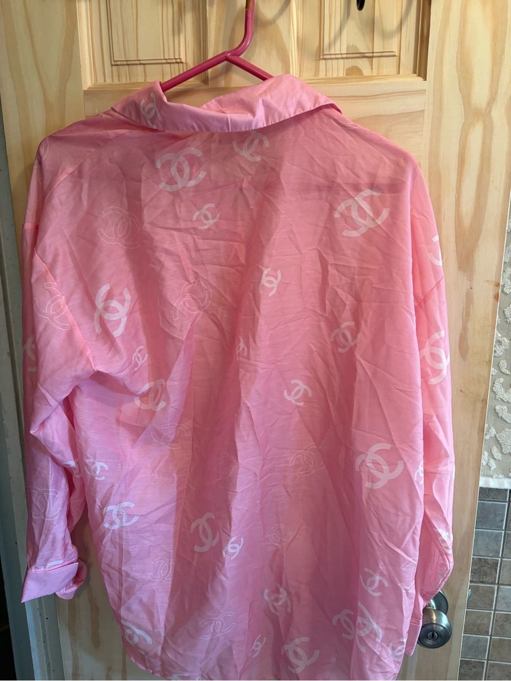 FaSHION Pink Logo Button-Up Blouse - Picture 4 of 5